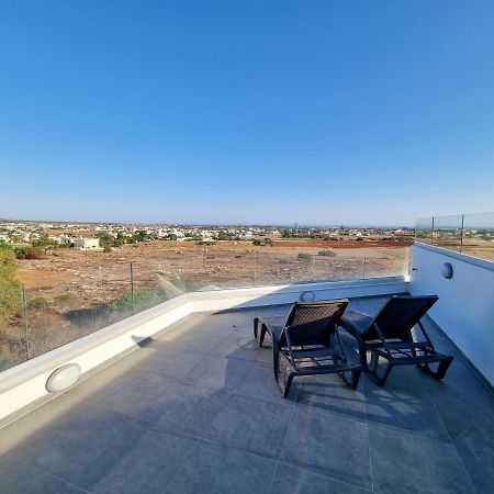 Lucky Strike Apartment Paralimni Exterior photo