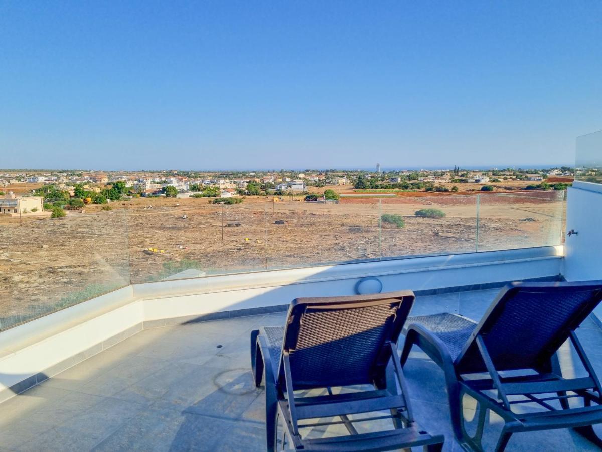 Lucky Strike Apartment Paralimni Exterior photo